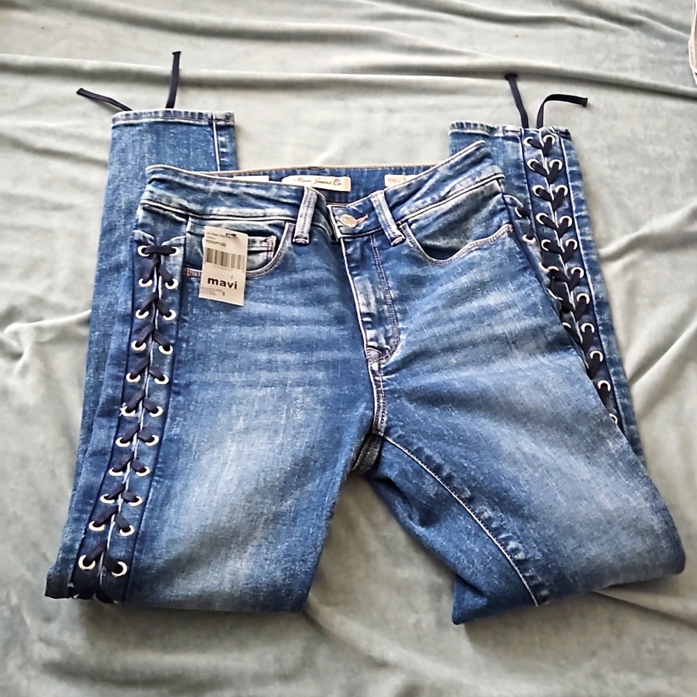 Size 27 Mavi High Rise Super Skinny Crop With Side Braiding Very Nice Detail NWT